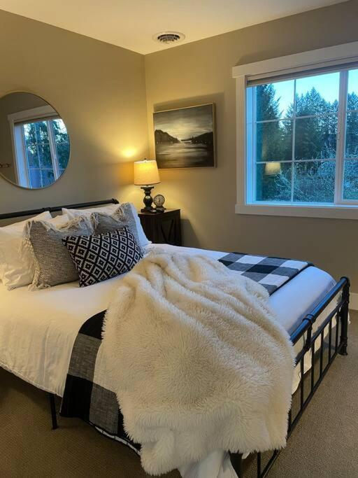 Romantic Cozy Cabin Walk To Lake Hot Tub Bikes Kayaks Grill Onalaska 外观 照片
