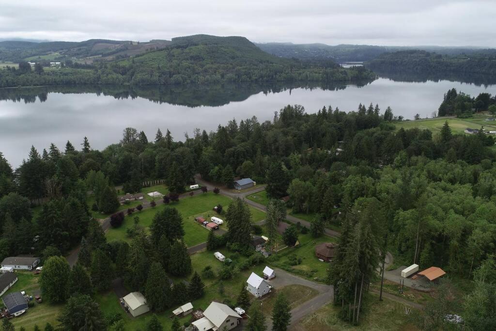 Romantic Cozy Cabin Walk To Lake Hot Tub Bikes Kayaks Grill Onalaska 外观 照片